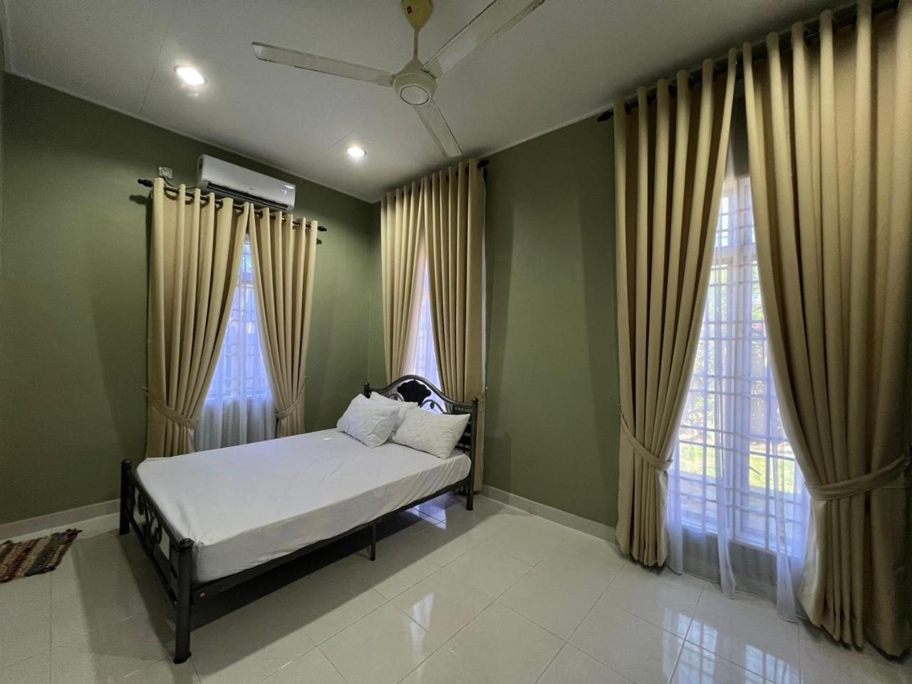 Relaxs Homestay Kota Bharu Esterno foto