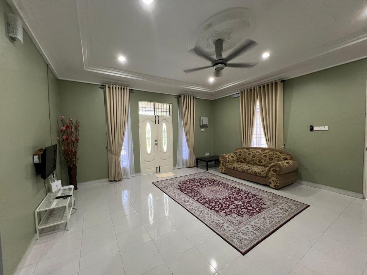 Relaxs Homestay Kota Bharu Esterno foto